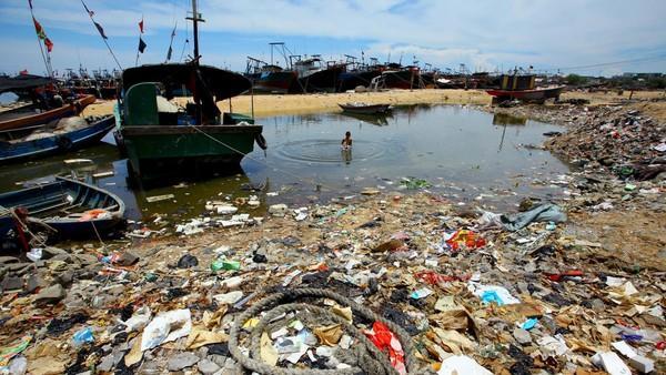 水污染現象不容樂觀 水污染現象不容樂觀